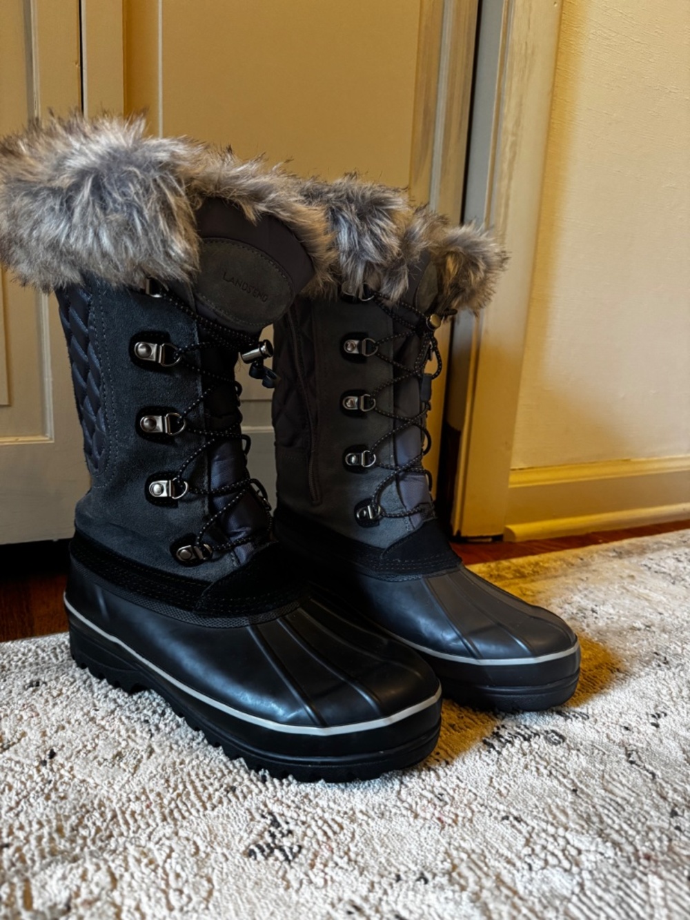 Lands' End Faux Fur Waterproof Winter Snow Boots Women's Size 8.5 Gray Black